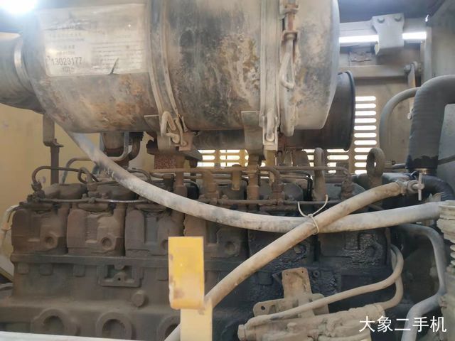 龙工 LG833 装载机