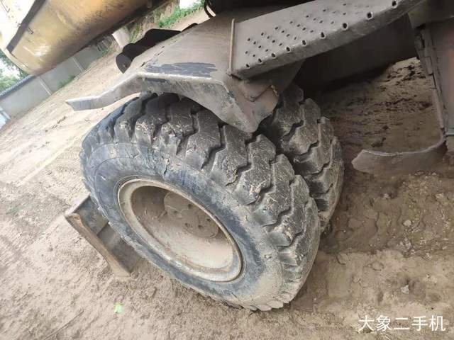 现代 R210W-5 挖掘机