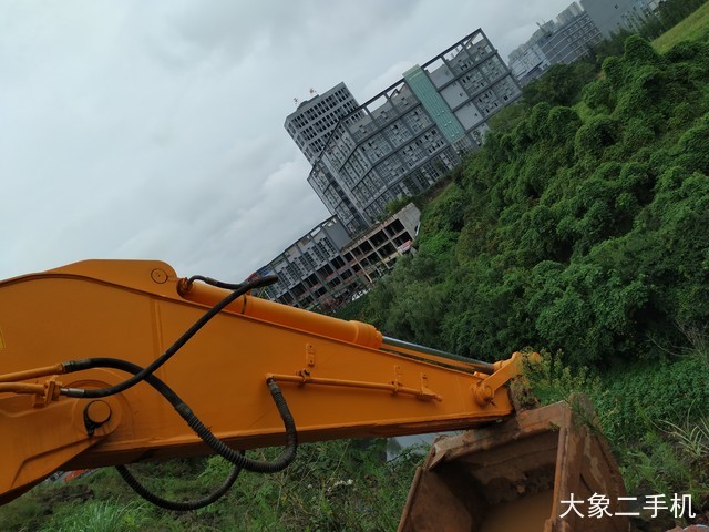 现代 R225LC-7 挖掘机