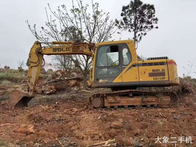 山东临工 E6135F 挖掘机