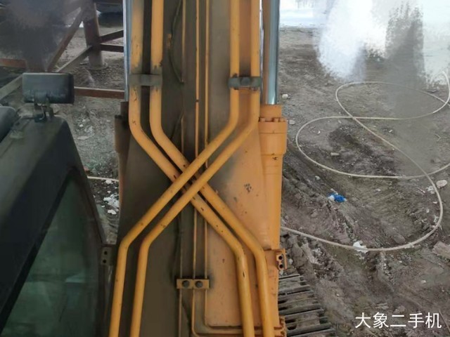 现代 R215-7 挖掘机