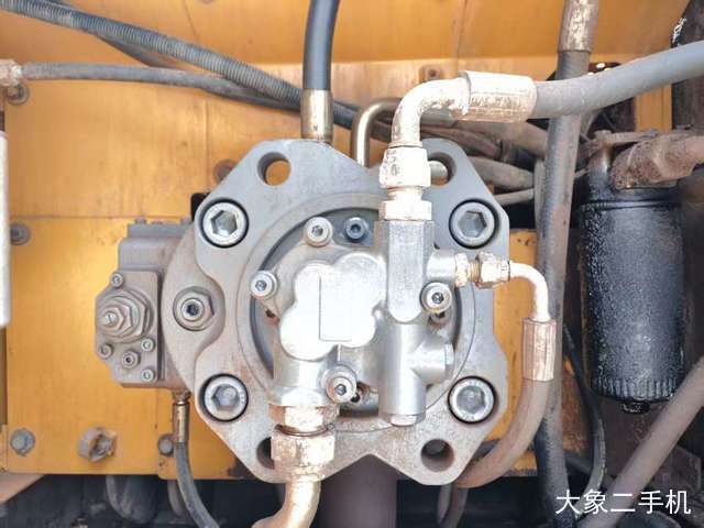 山东临工 LG6210 挖掘机