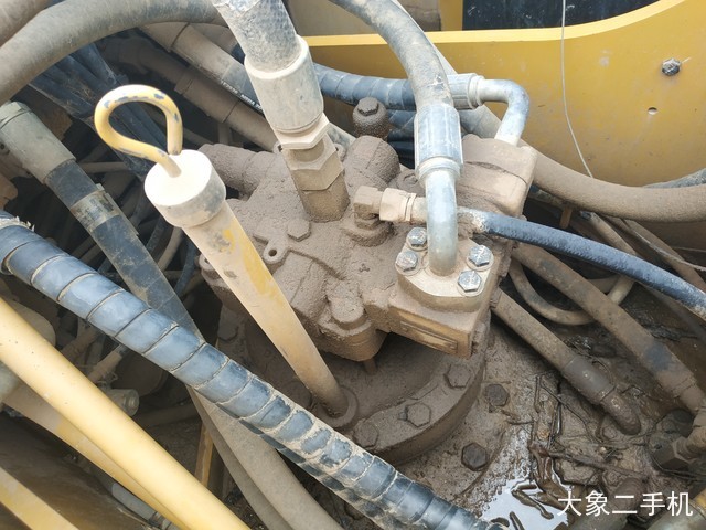 卡特彼勒 323D2L 挖掘机