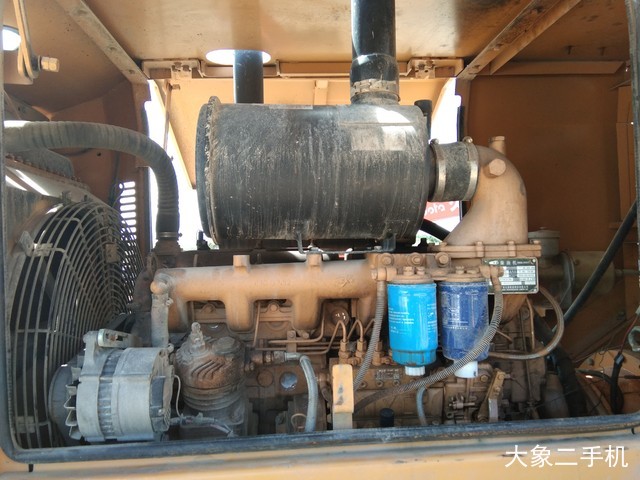 龙工 LG833B 装载机