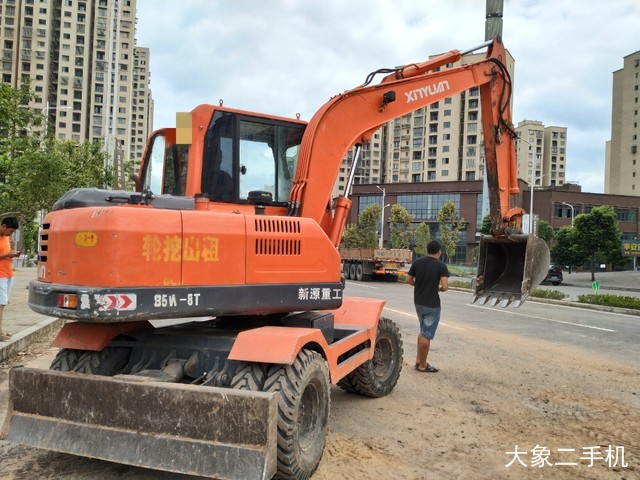 新源 XY75W-8 挖掘机