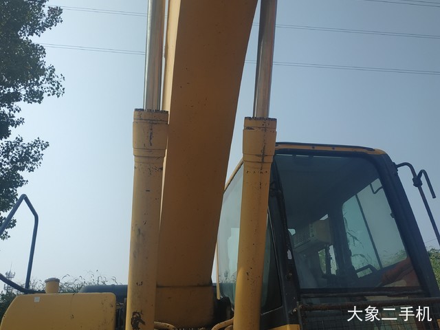 小松 PC240LC-8 挖掘机