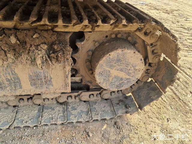 山东临工 LG6135E 挖掘机