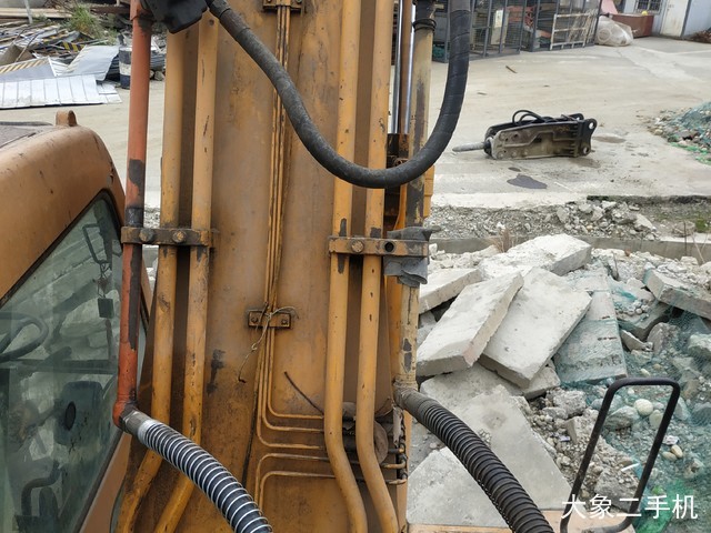 现代 R210W-5 挖掘机