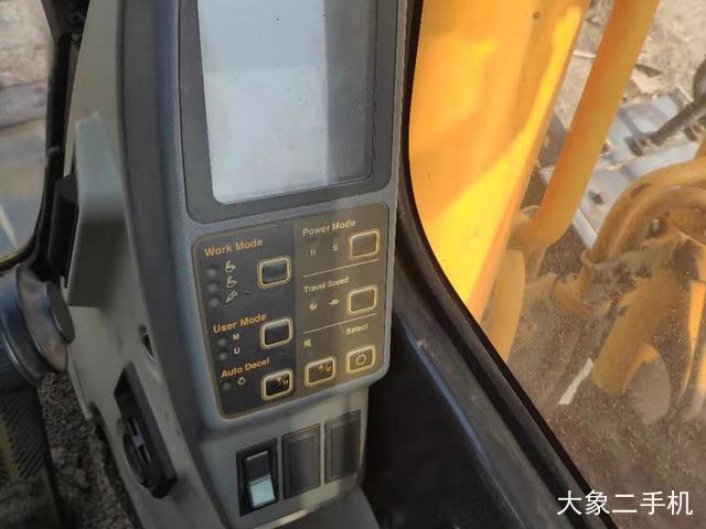 现代 R210W-7 挖掘机