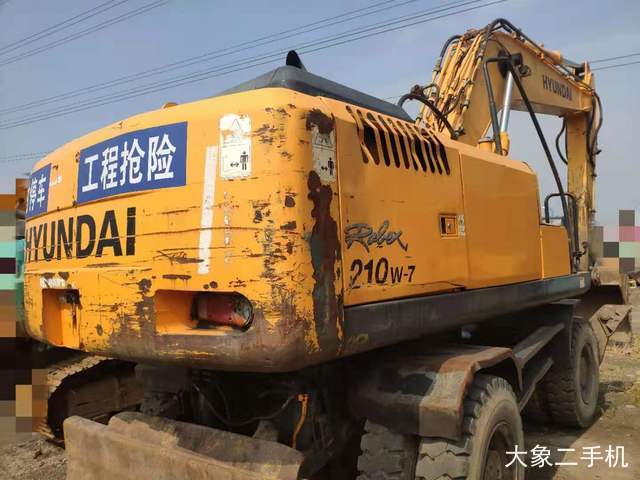 现代 R210W-7 挖掘机