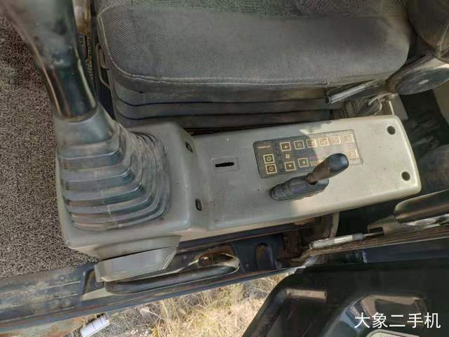 现代 R210W-7 挖掘机