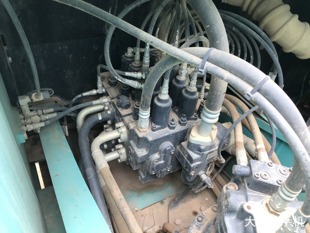 神钢 SK200-10 挖掘机