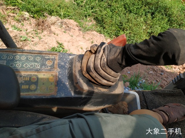 徐工 XE150D 挖掘机