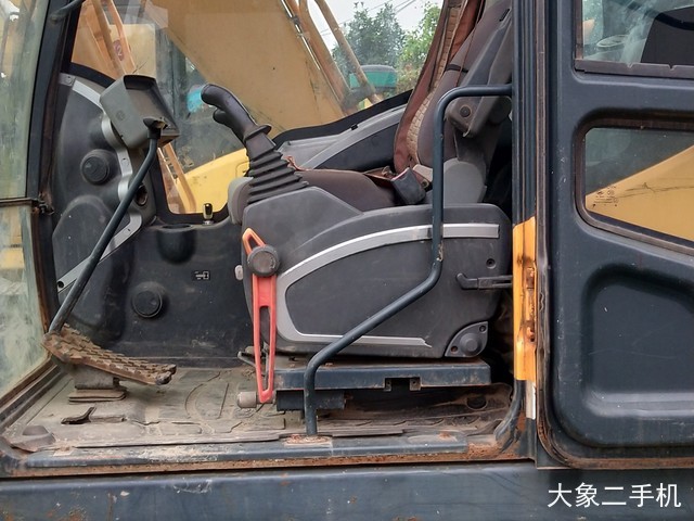 现代 R150LC-9 挖掘机