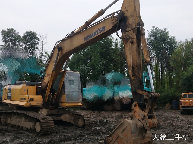 小松 PW220-7 挖掘机