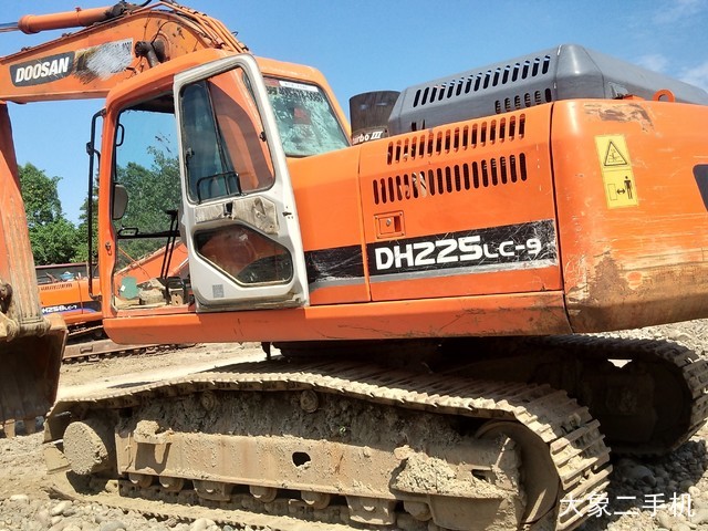 斗山 DH215-9 挖掘机