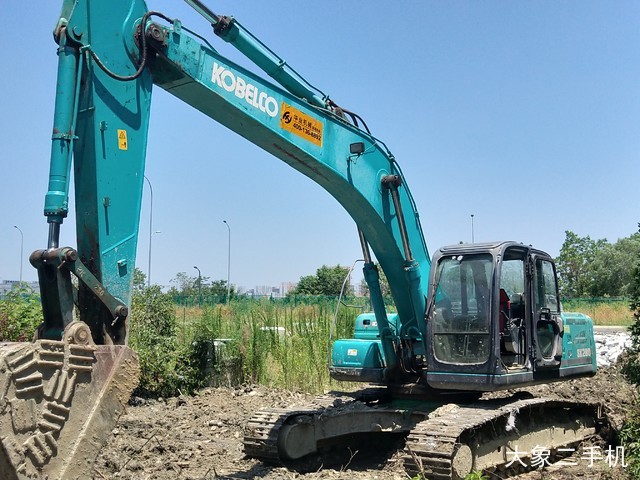 神钢 SK260LC-8 挖掘机