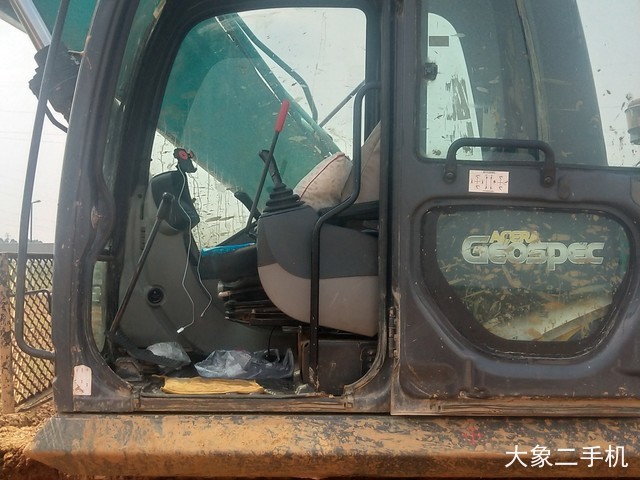 神钢 SK270D 挖掘机