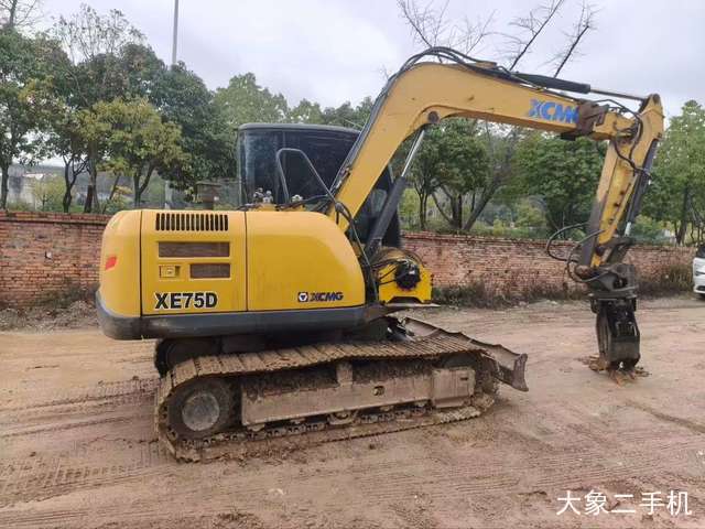 徐工 XE75D 挖掘机