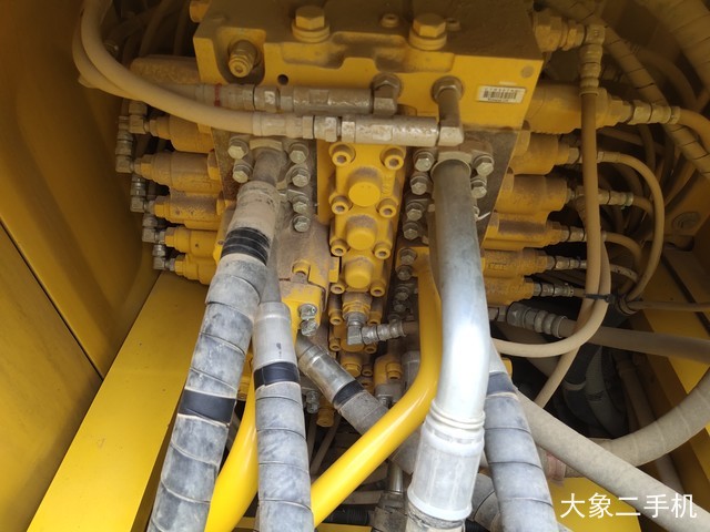 小松 PC220-8M0 挖掘机