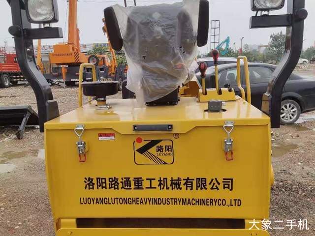 洛阳路通 LTC3PB 压路机