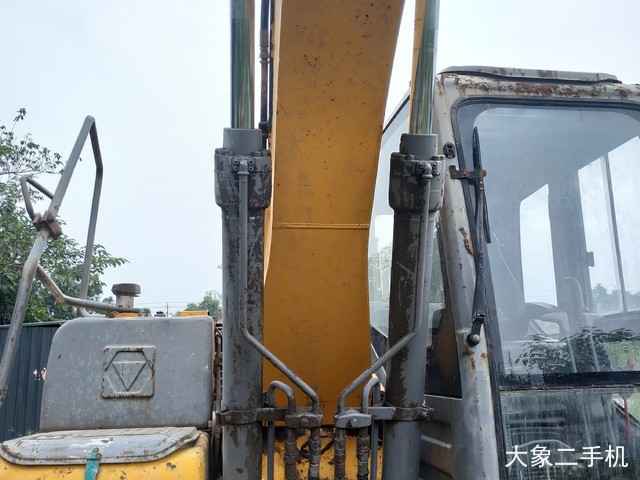 徐工 XE150D 挖掘机