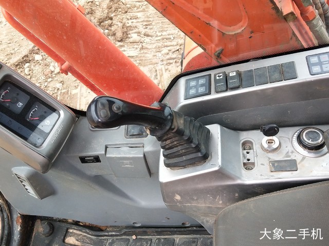 斗山 DX75 挖掘机