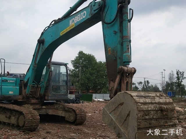 神钢 SK260LC-8 挖掘机