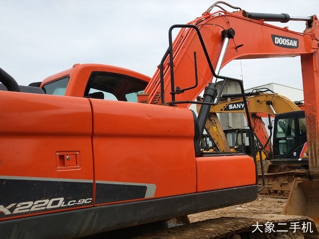 斗山 DX220LC-9C 挖掘机