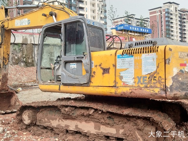 徐工 XE230 挖掘机