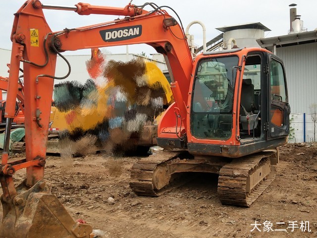 斗山 DX75 挖掘机