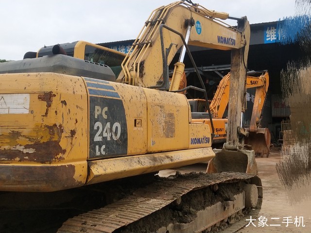 小松 PC240LC-8 挖掘机