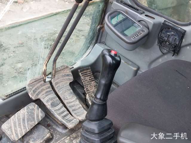 沃尔沃 EC240BLC 挖掘机