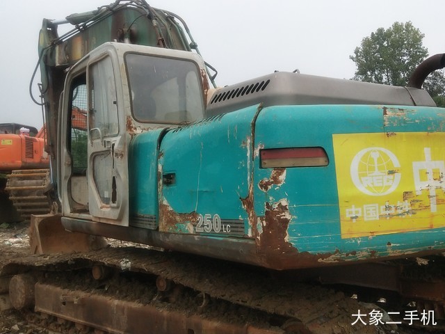 神钢 SK250-6E 挖掘机