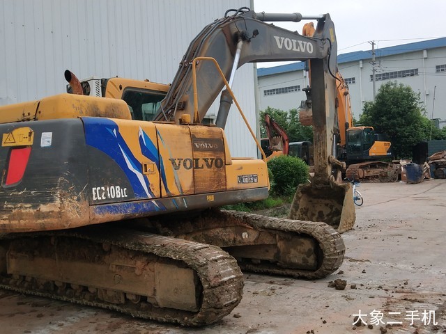 沃尔沃 EC210B 挖掘机