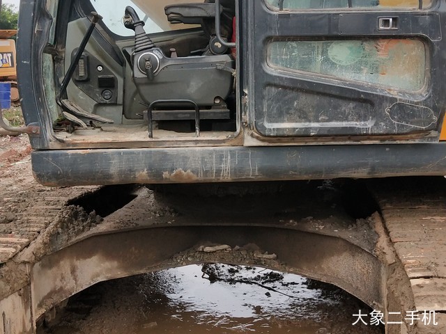 现代 R225LC-7 挖掘机