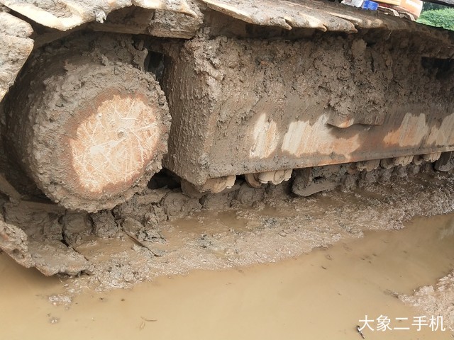 现代 R225LC-7 挖掘机