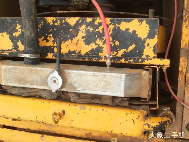 现代 R220-5 挖掘机