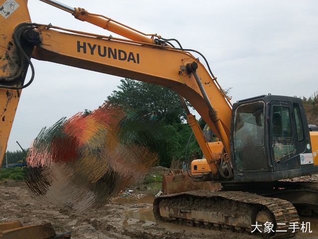 现代 R225LC-7 挖掘机