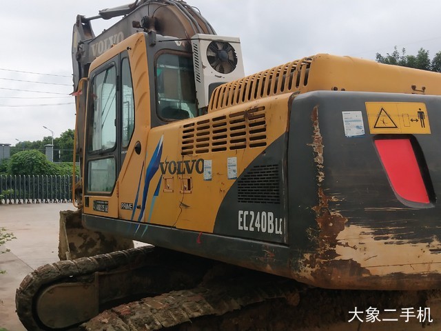 沃尔沃 EC210B 挖掘机