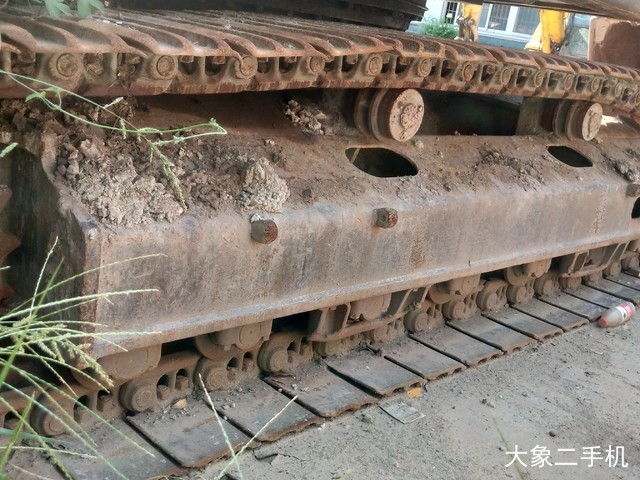 山东临工 LG6225E 挖掘机