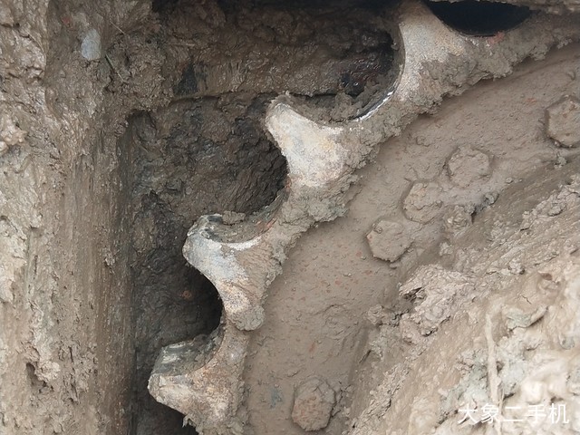 现代 R225LC-7 挖掘机