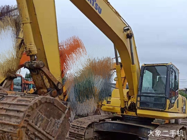 小松 PC240LC-8 挖掘机