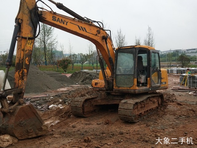 三一重工 SY135C-8 挖掘机