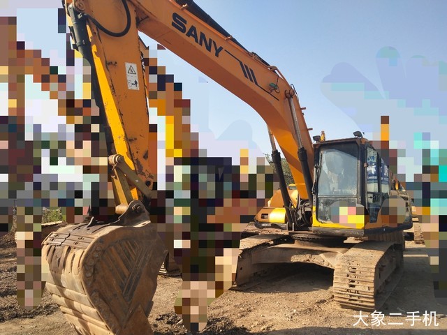 三一重工 SY215C-8 挖掘机