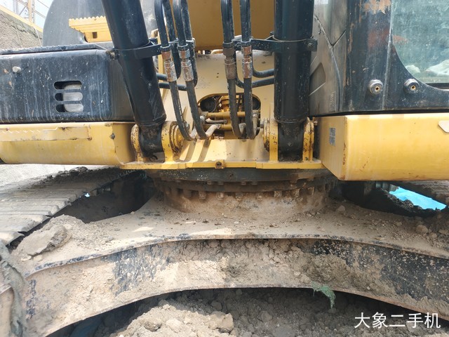 卡特彼勒 323D2L 挖掘机