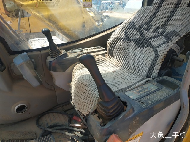 徐工 XE215C 挖掘机