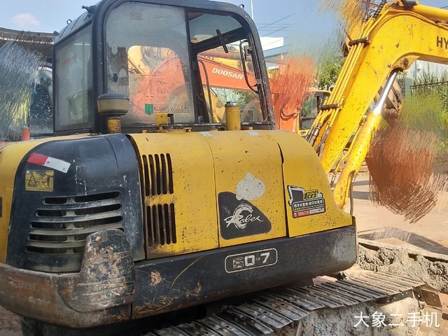 现代 R60-7 挖掘机