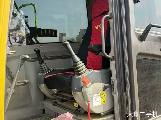 山东临工 E680F 挖掘机