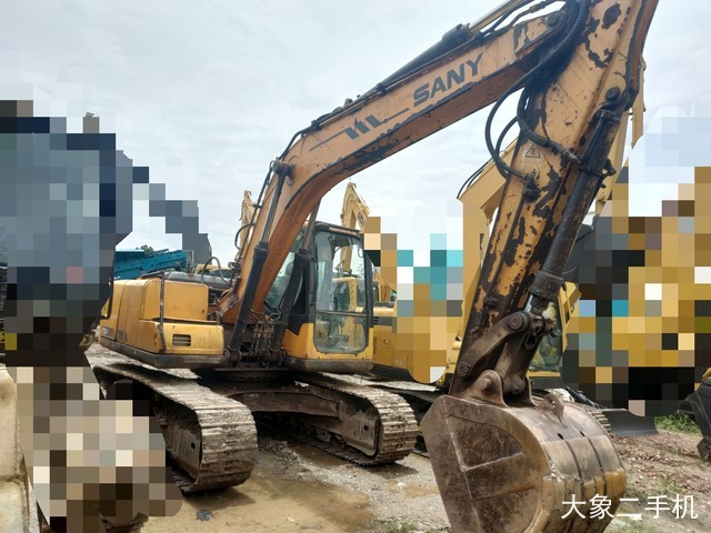 三一重工 SY235C-8 挖掘机